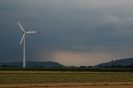 Windrad & aufziehendes Unwetter